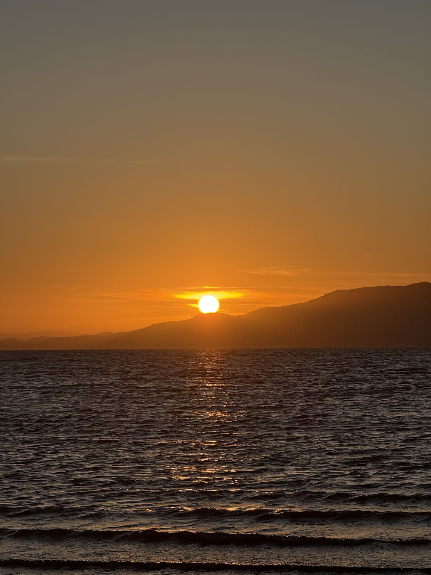 Posta de sol sobre l'aigua al Delta de l'Ebre